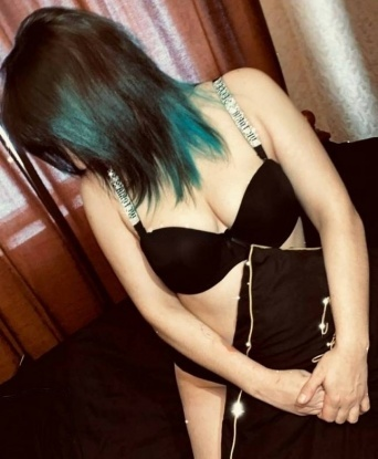 Знаешь, я всегда стремлюсь сделать нашу встречу незабываемой, поэтому мои услуги включают все, что может дарить настоящее удовольствие. Обнимаю, целую, делаю массаж, обожаю эксперименты и готова исполнить твои самые сокровенные фантазии. Уверяю тебя, мои фото полностью соответствуют действительности. У меня есть отличные отзывы от довольных клиентов, которые подтверждают мой профессионализм и умение доставлять удовольствие. Позвони мне, и ты не пожалеешь, обещаю! 😉💋 1010, 24 года